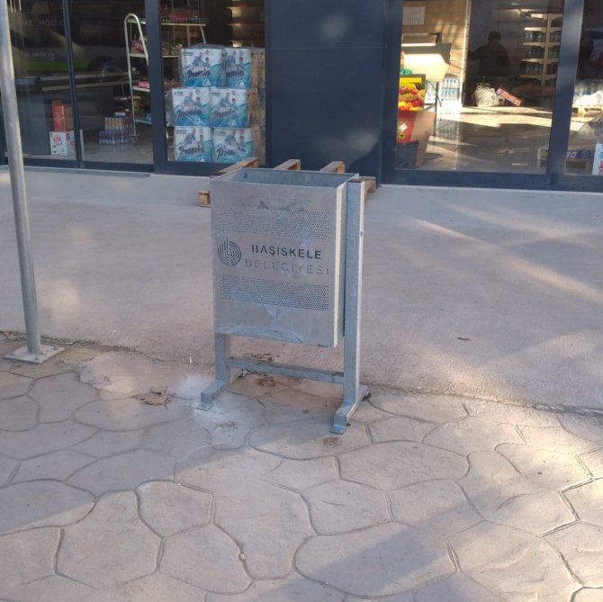 Başiskele’ye Yeni Çöp Kutuları Yerleştiriliyor