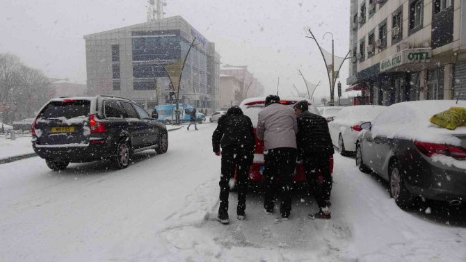 Meteoroloji Uyardı, Bingöl’de Kar Yağışı Başladı