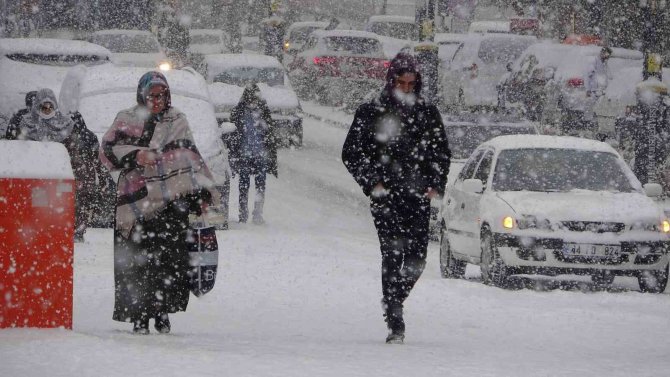 Meteoroloji Uyardı, Bingöl’de Kar Yağışı Başladı