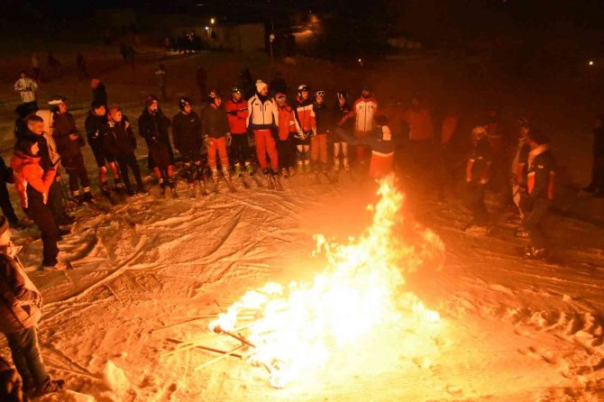 Türkiye’de Bir İlk, Bitlis Eren Üniversitesi Kampusu İçinde Kayak Tesisi Açıldı