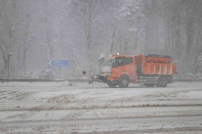 Bolu Dağı’nda Şiddetli Kar Yağışı Ve Sis Etkili Oluyor