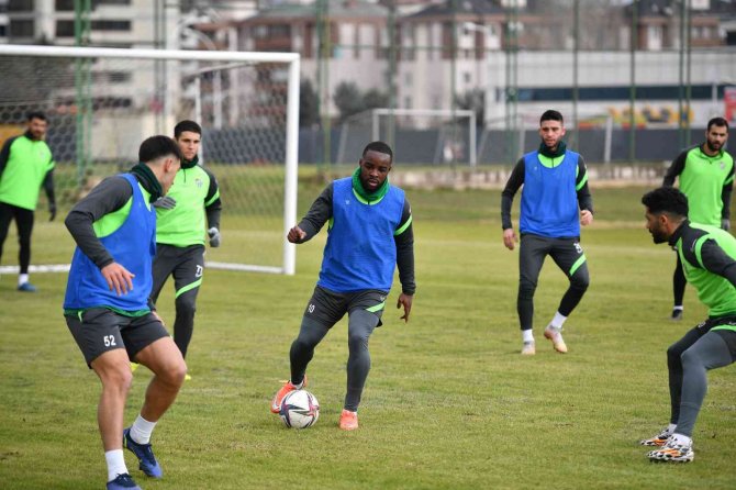Bursaspor Üç Eksikle Eyüpspor Maçı Hazırlıklarına Başladı