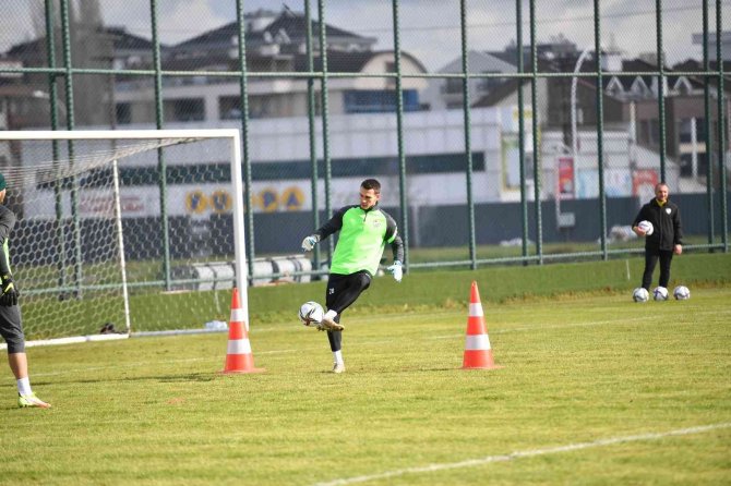 Bursaspor Üç Eksikle Eyüpspor Maçı Hazırlıklarına Başladı