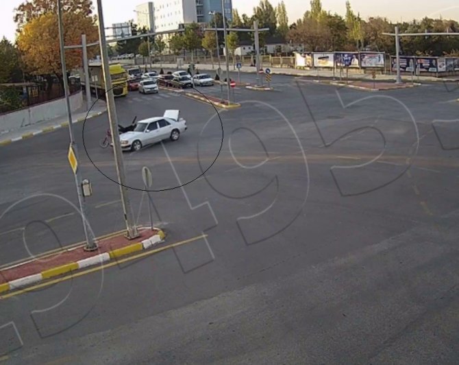 Motosiklet Sürücüsü Ve Yayanın Ölümden Döndüğü Kaza Anları Kamerada