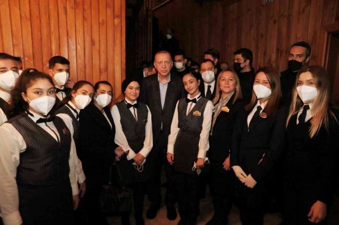 Kadıköy Abdülhamid Han Meslek Lisesi Öğrencileri Cumhurbaşkanı Erdoğan’ı Ağırladı