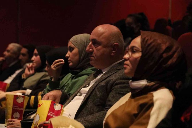 Başkan Bıyık 105 Genç İle “İ̇yi Ki Varsın Eren” Filmini İzledi