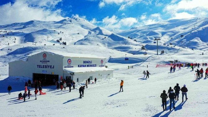 Denizli’nin İkinci Beyaz Cenneti Ziyaretçi Akınına Uğruyor