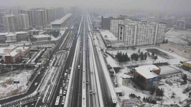 Diyarbakır’da Kar Yağışı Trafik Kazalarına Neden Oldu