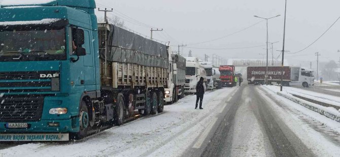Bolu Dağı Düzce Kesimi Ağır Tonajlı Araçlara Kapatıldı