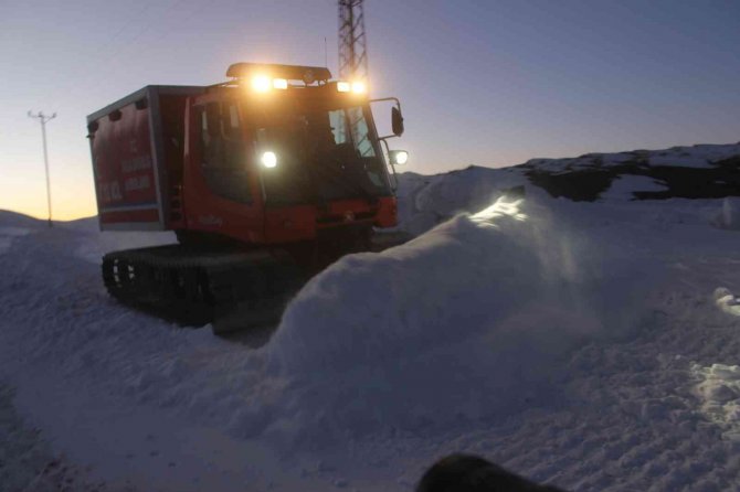 Ekipler 6 Aylık Bebek İçin Seferber Oldu