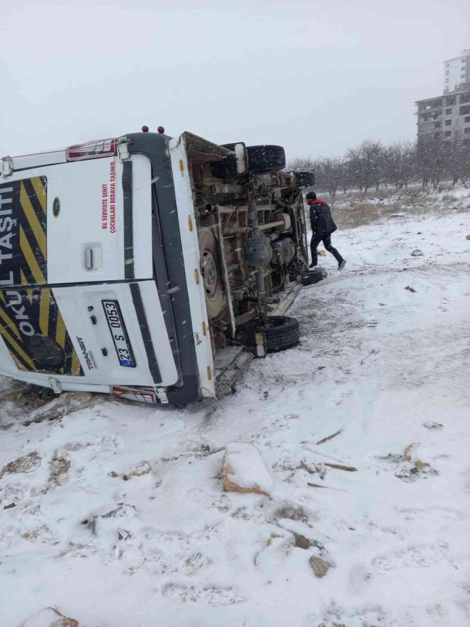 Elazığ’da Öğrenci Servisi Yan Yattı: 1 Yaralı
