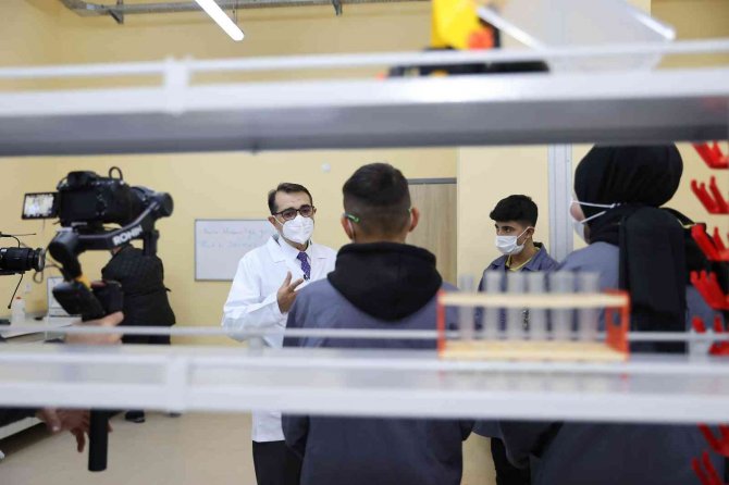 Bakan Dönmez’den Gençlere "Madencilik" Dersi