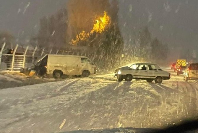Kar Yağışı Trafik Kazalarını Beraberinde Getirdi