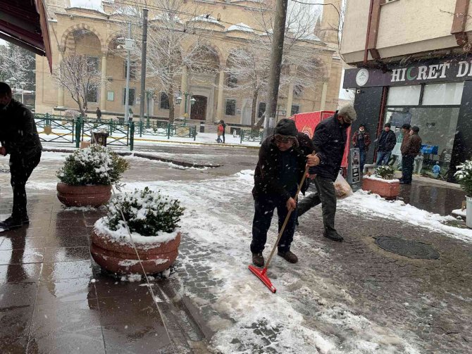 Eskişehir Esnafının Kar Mesaisi