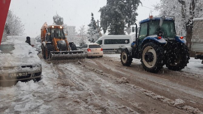 Gaziantep’te Kar Yağışı Trafiği Felç Etti