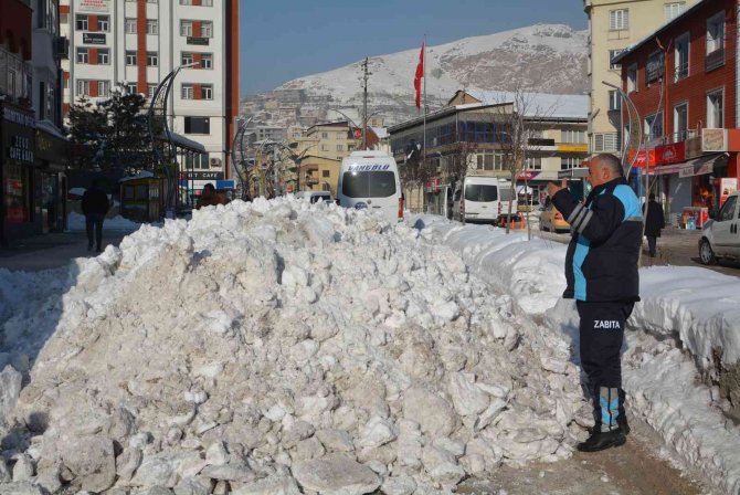 Hakkari’de Buz Ve Karla Mücadele Çalışması