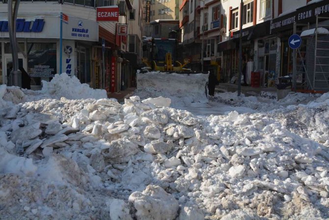 Hakkari’de Buz Ve Karla Mücadele Çalışması