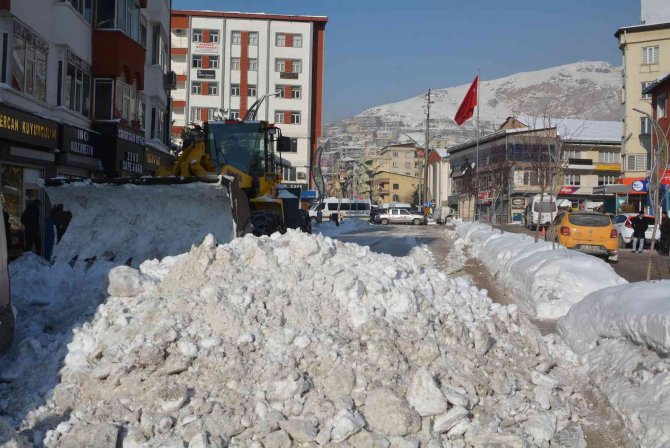 Hakkari’de Buz Ve Karla Mücadele Çalışması