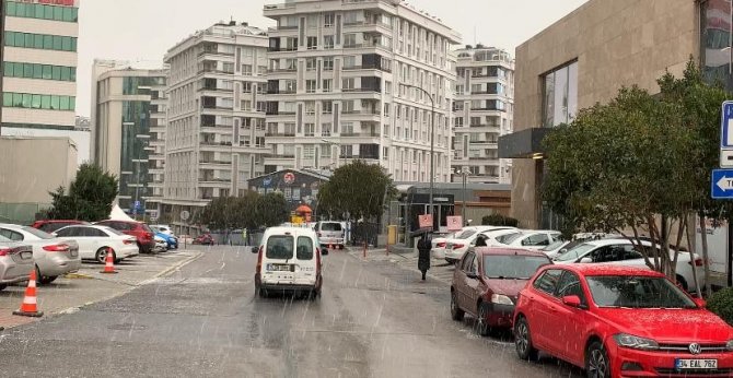 İ̇stanbul’da Anadolu Yakasında Kar Yağışı Etkili Oldu