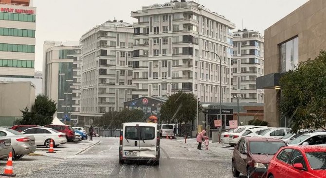 İ̇stanbul’da Anadolu Yakasında Kar Yağışı Etkili Oldu