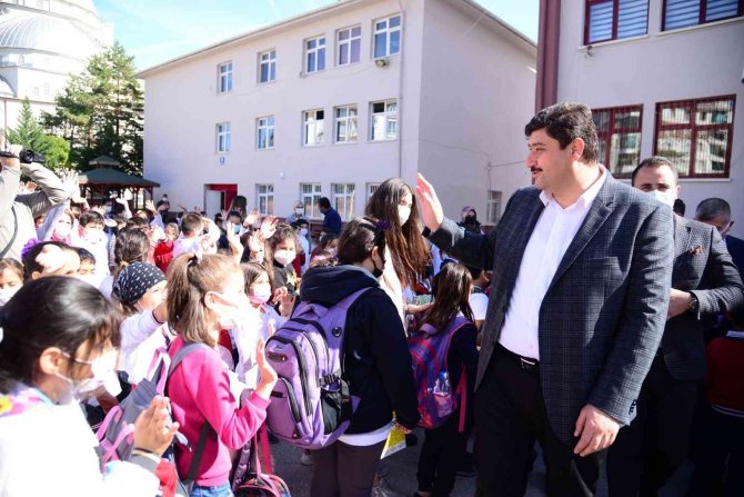 Öğretmen Başkan Kahramankazan’a 5 Yeni Okul Kazandırdı