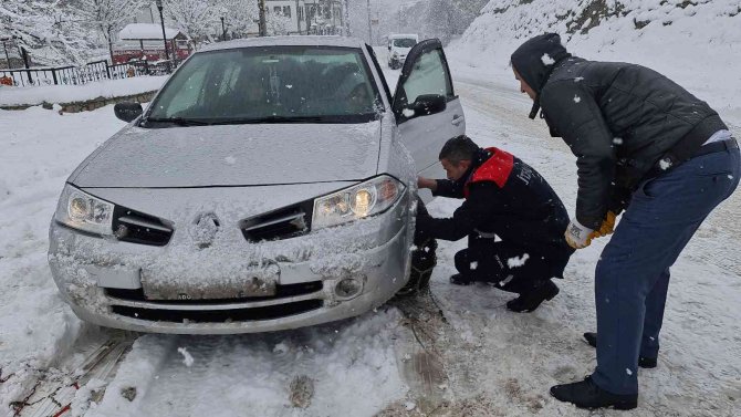 Karabük’te Sürücülerin Karla İmtihanı