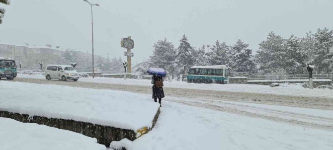 Karabük’te Yoğun Kar Yağışı Yeniden Etklili Oluyor