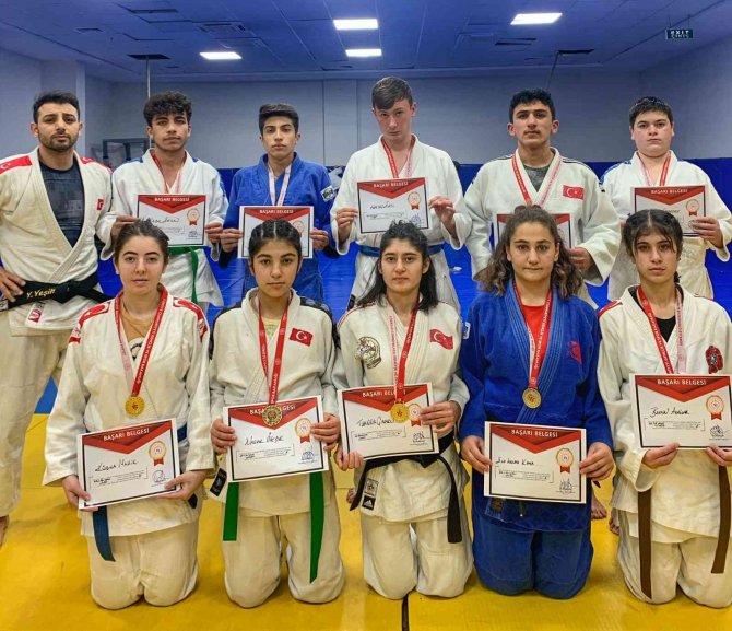 Karslı Judocular Ordu’da Madalya İçin Ter Dökecek