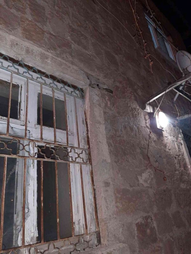 Büyükşehir İ̇tfaiyesi, Deprem Bölgesinde Yardıma Koştu