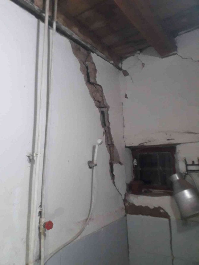 Büyükşehir İ̇tfaiyesi, Deprem Bölgesinde Yardıma Koştu