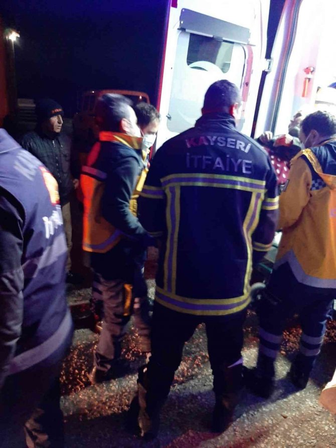 Büyükşehir İ̇tfaiyesi, Deprem Bölgesinde Yardıma Koştu