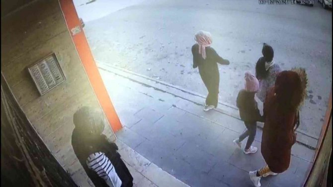 Aile Süsüyle Hırsızlık Kamerada