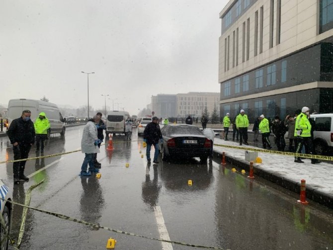 Adliyenin Önünde Kanlı Pusu: 1 Ağır Yaralı