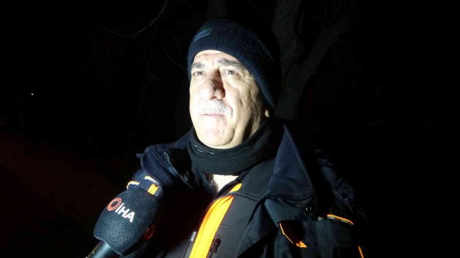 Afad İ̇l Müdürü Atsız: "Önemli Bir Yaralanma Yok, Hasar Gören Evlerde Yaşayanları Öğretmenevine Yerleştirdik"