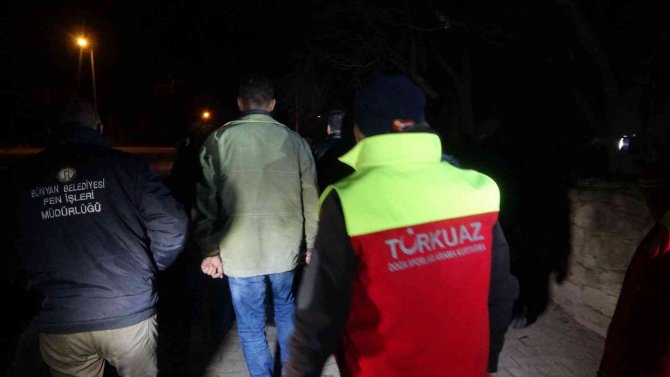 Afad İ̇l Müdürü Atsız: "Önemli Bir Yaralanma Yok, Hasar Gören Evlerde Yaşayanları Öğretmenevine Yerleştirdik"