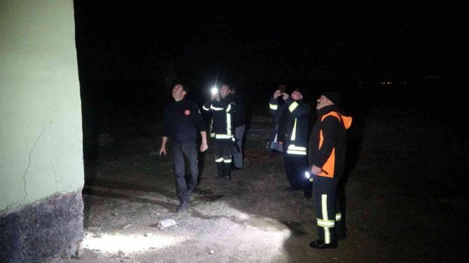 Kayseri’de 4.9’luk Depremde Evler Hasar Gördü