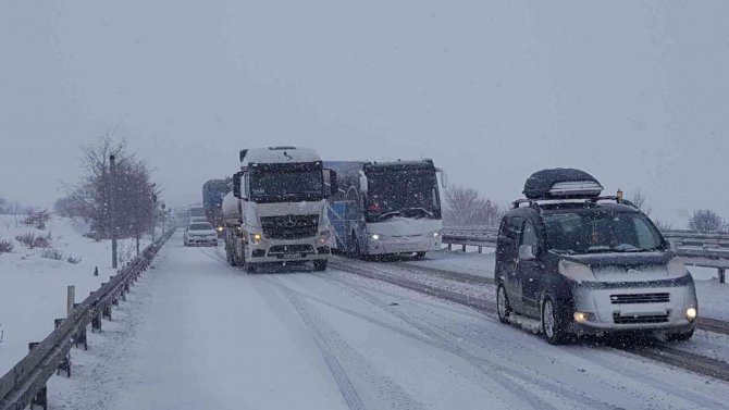 Kemikli Rampalarında Etkili Olan Kar, Trafiği Olumsuz Etkiledi