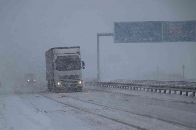 Kemikli Rampalarında Etkili Olan Kar, Trafiği Olumsuz Etkiledi