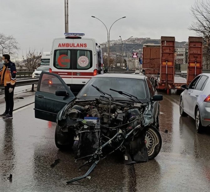Kocaeli’de Hatalı Sollama Kazaya Sebep Oldu: 1 Yaralı