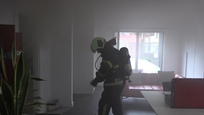 İ̇ş Merkezindeki Buzdolabında Çıkan Yangın Korkuttu
