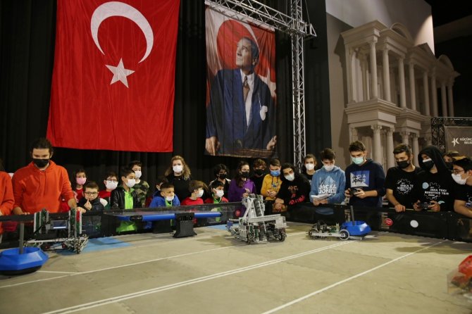 Uluslararası Vex Robotics İ̇stanbul Turnuvası, Küçükçekmece’de Gerçekleşti