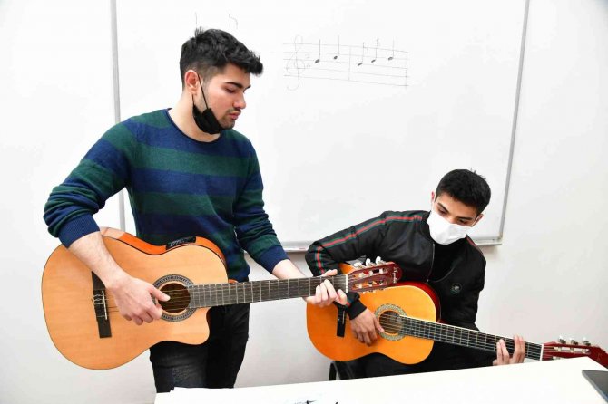 Musiki Muallim Mektebi’ne Yoğun İlgi