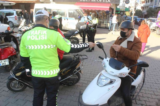 Salihli’de Trafik Ekiplerinden Motosiklet Uygulaması