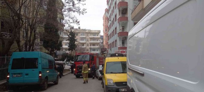 Mardin’de Evde Çıkan Yangında Yaşlı Çift Dumandan Etkilendi
