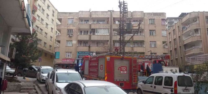 Mardin’de Evde Çıkan Yangında Yaşlı Çift Dumandan Etkilendi