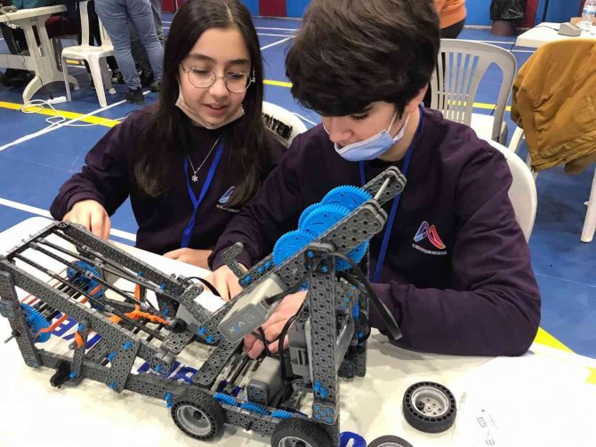 Tarsus Kadın Ve Çocuk Bilim, Teknoloji Atölyesi Öğrencilerine Enerji Ödülü