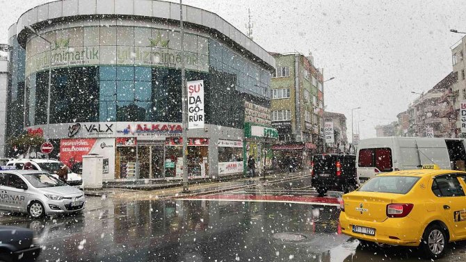 Düzce’de Lapa Lapa Kar Yağıyor