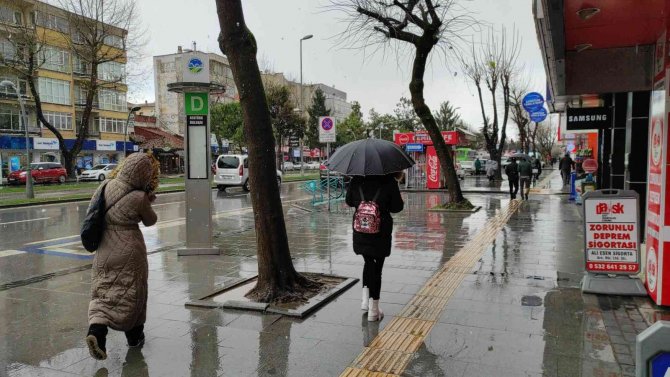Sakarya Kent Merkezinde Kısa Süreli Kar Yağışı Etkili Oldu