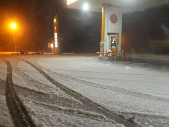 Meteoroloji Turuncu Kodla Uyarmıştı, Kar Yağışı Hayatı Felç Etti