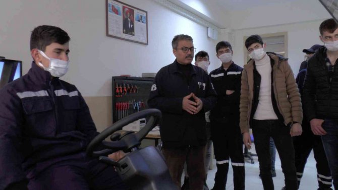 Öğrenciler Üretirken Öğreniyor, Öğrenirken De Kazanıyorlar